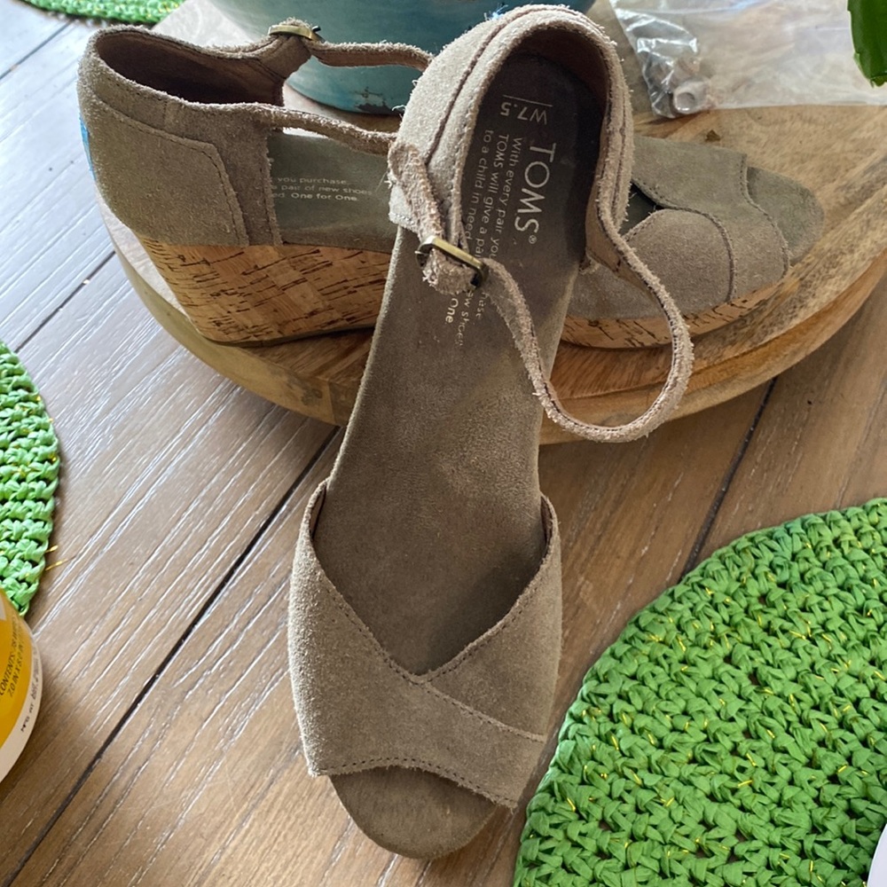 Toms shoes